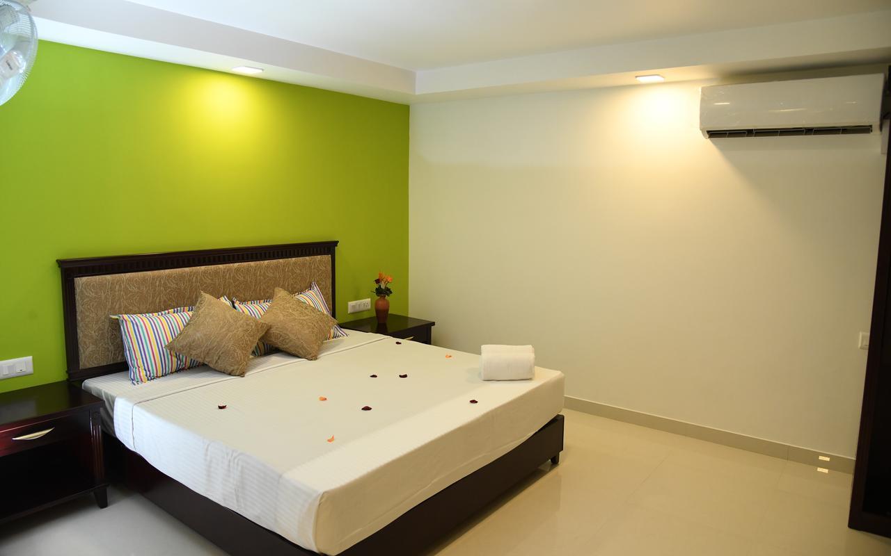 Temple Plaza Kochi Hotel Chottanikara Exterior photo