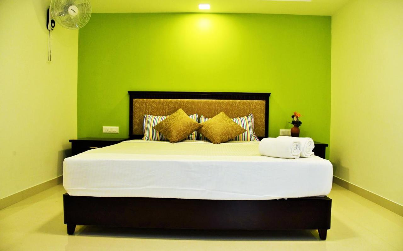 Temple Plaza Kochi Hotel Chottanikara Exterior photo