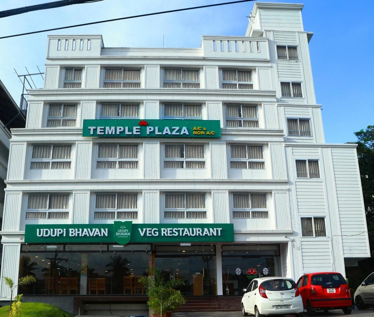 Temple Plaza Kochi Hotel Chottanikara Exterior photo