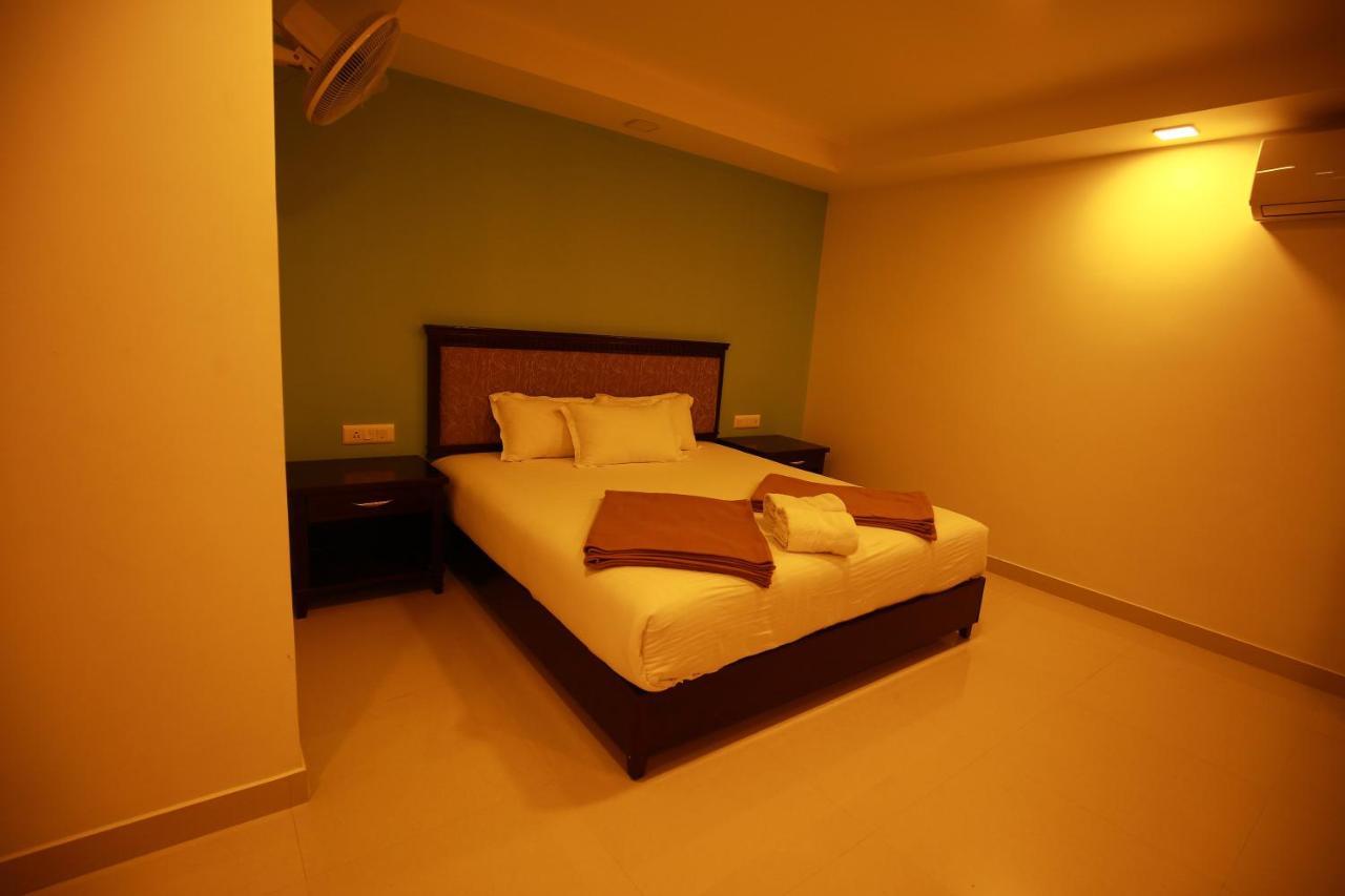 Temple Plaza Kochi Hotel Chottanikara Exterior photo